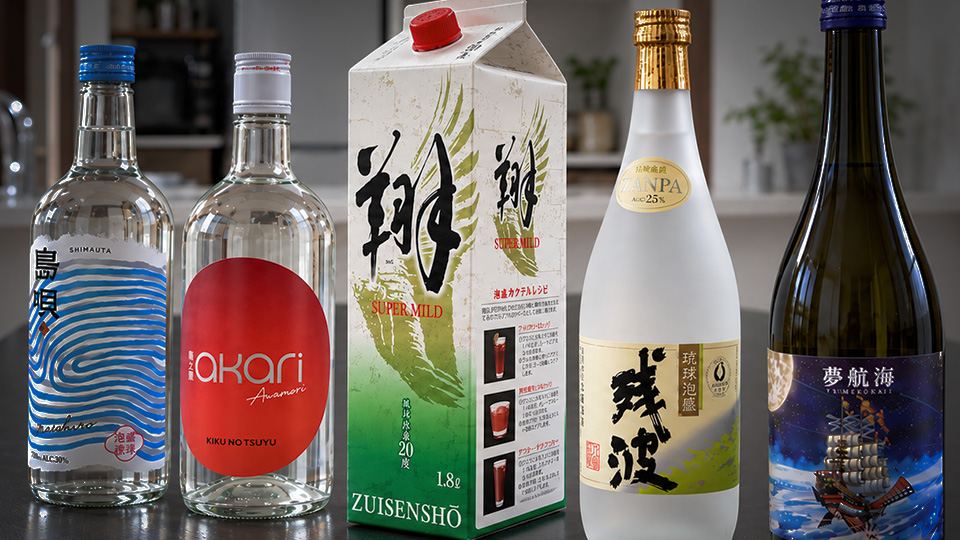 飲みやすい泡盛5本を並べた写真