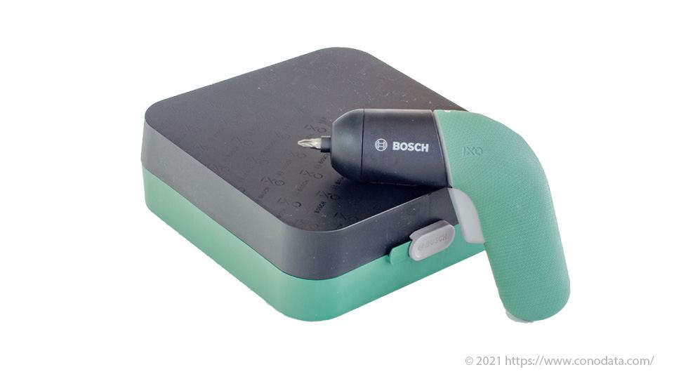 BOSCH(ボッシュ) /IXO6のケースと本体が分かりやすいように配置した外観