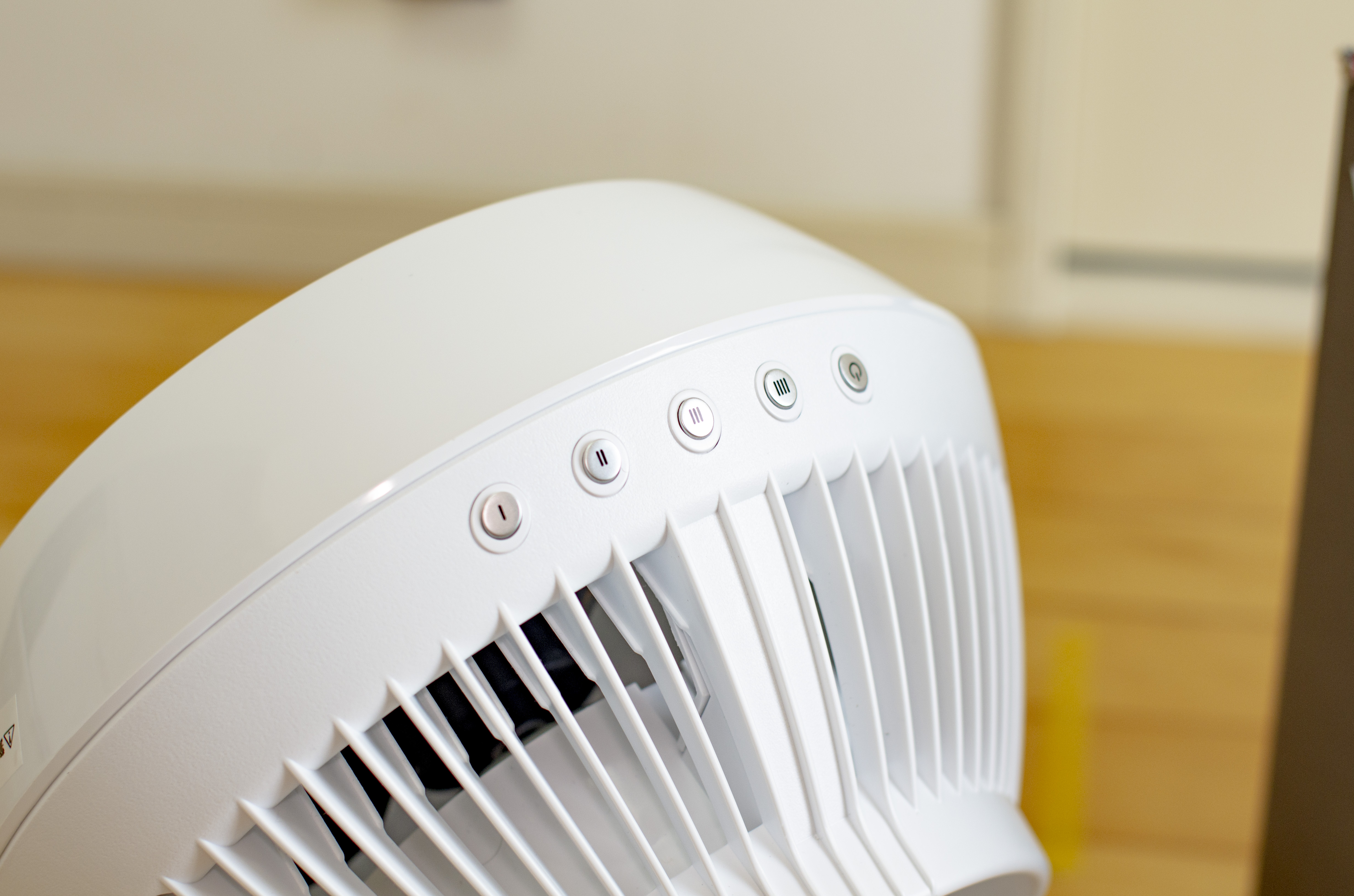 サーキュレーター「VORNADO(ボルネード)660-JP」の風量を調節するボタン部分の画像